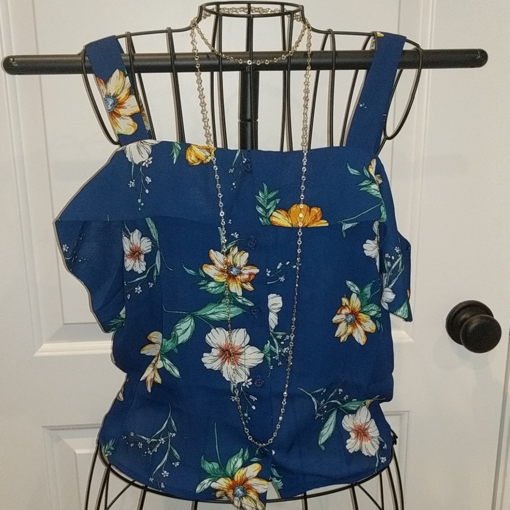 The Room ☀️🏵️🌼Summery floral Off Shoulder blouse 🌼🏵️☀️ - Picture 2 of 4